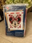 画像1: Disney Minnie Mouse Fabric Applique Kit ディズニー　ミニーマウスのアップリケキット (1)