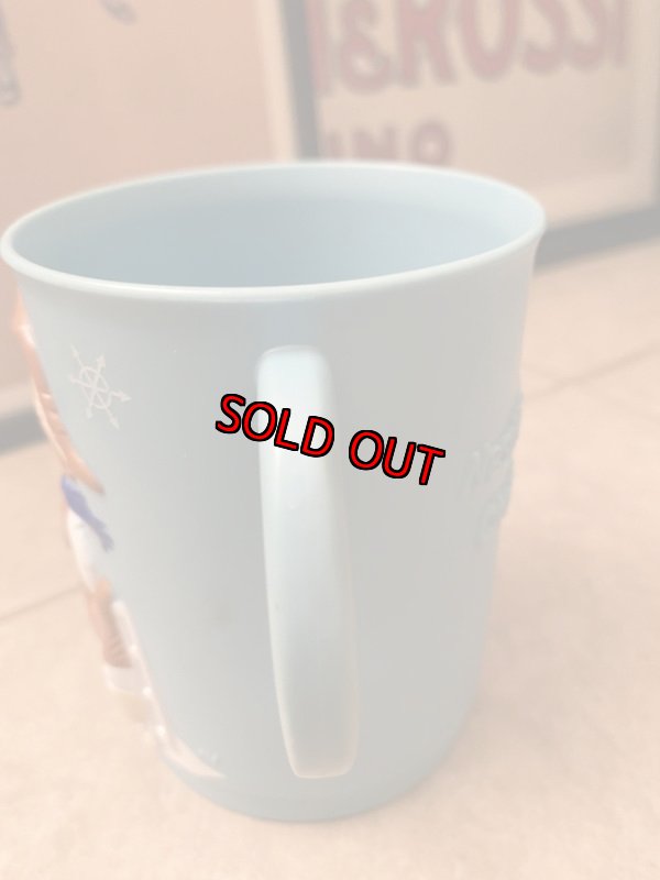 画像2: Nestle Bunny 3D  Blue Ice Skating Plastic Mug ネスレ バニー ブルー アイススケーティング マグ (2)