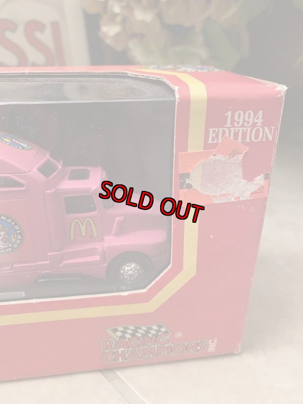 画像4: McDonald’s Die Cast Cab Racing truck with box ... マクドナルドの箱入りピンクダイキャスト、レーシングチーム　トラック。 (4)