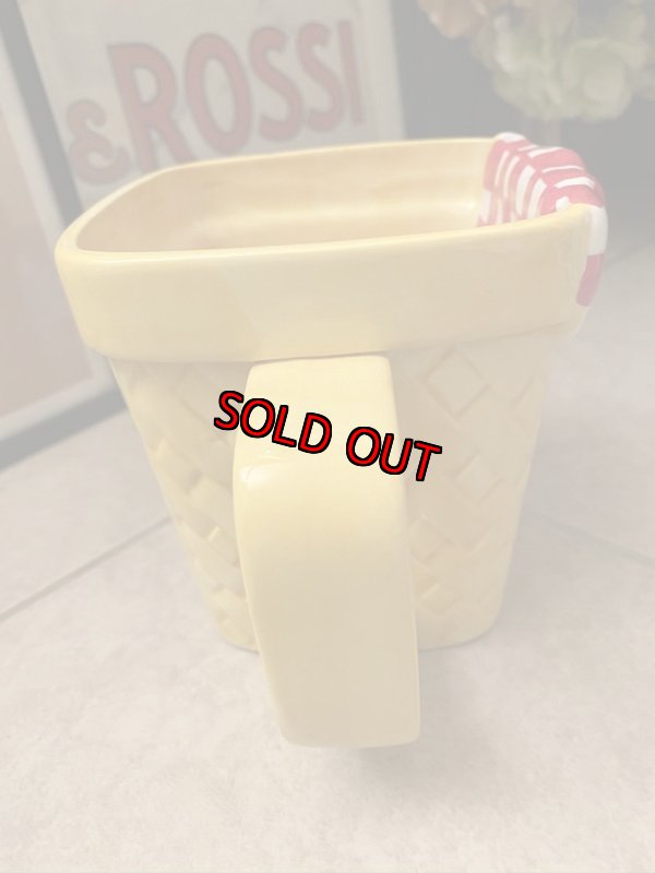 画像2: Yogi Bear  Jellystone Park Porcelain  Yellow Box ハンナバーベラ　ヨギベア  ジェリーストーンパーク　陶器の入れ物 (2)