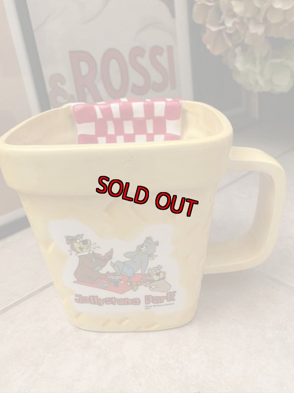 画像1: Yogi Bear  Jellystone Park Porcelain  Yellow Box ハンナバーベラ　ヨギベア  ジェリーストーンパーク　陶器の入れ物 (1)