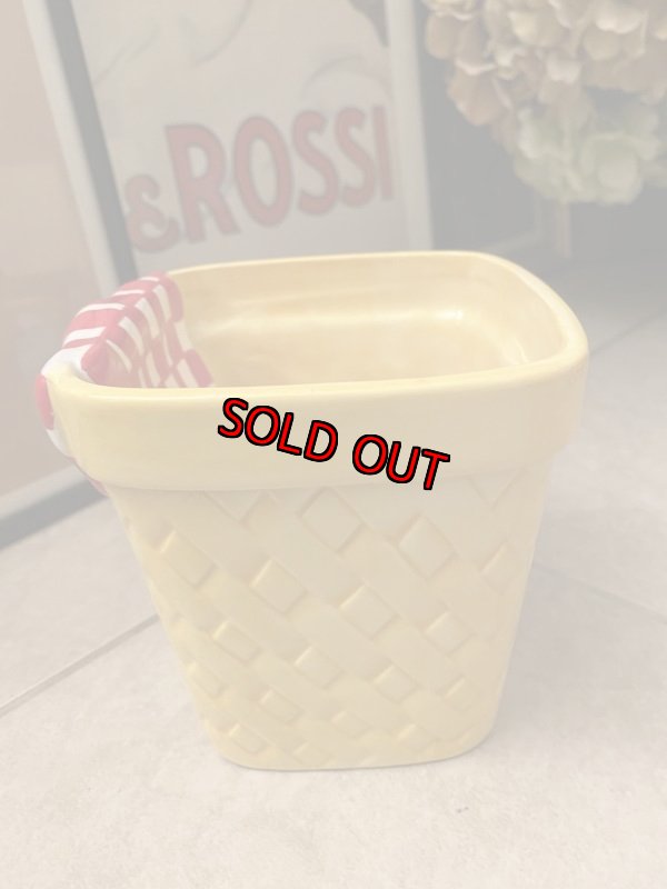 画像4: Yogi Bear  Jellystone Park Porcelain  Yellow Box ハンナバーベラ　ヨギベア  ジェリーストーンパーク　陶器の入れ物 (4)