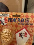 画像2: Kentucky fried chicken  Basket Sealed Play Food Set  ケンタッキーフライドチキン　レッドバスケット　2005年 (2)