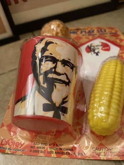 画像1: Kentucky fried chicken  Basket Sealed Play Food Set  ケンタッキーフライドチキン　レッドバスケット　2005年