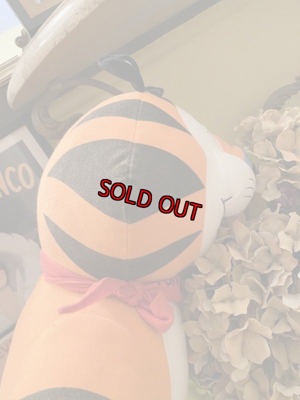 画像9: Tony The Tiger Big Plush Doll トニーザタイガー　巨大なぬいぐるみ (9)
