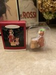 画像1: Hanna 　Barbera Yogi Bear Hallmark  Ornament With Box  ハンナバーベラ　ヨギベア　箱入り　ホールマーク　オーナメント (1)