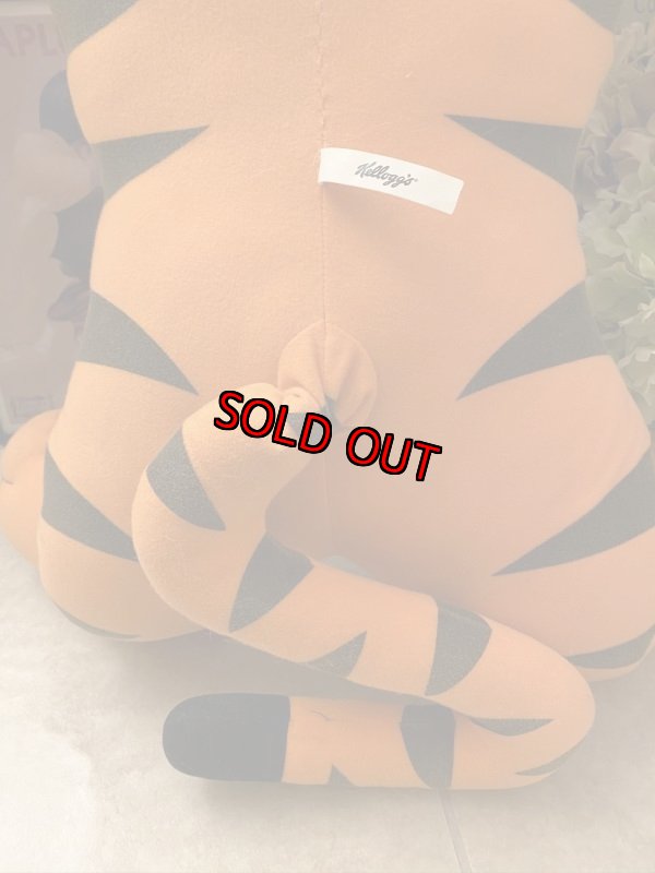 画像8: Tony The Tiger Big Plush Doll トニーザタイガー　巨大なぬいぐるみ (8)