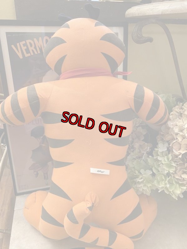 画像6: Tony The Tiger Big Plush Doll トニーザタイガー　巨大なぬいぐるみ (6)