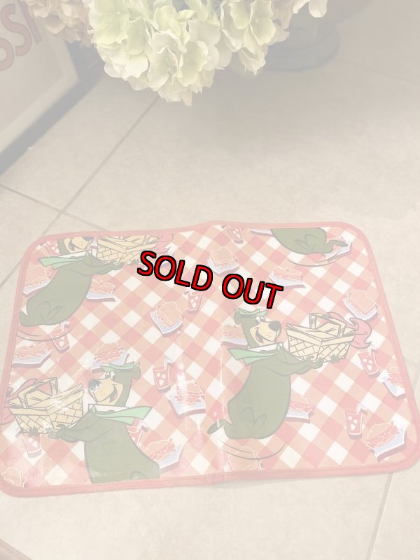 画像1: Hanna 　Barbera Yogi Bear Place Mat / ハンナバーベラ　ヨギベア　プレースマット　ランチョンマット　訳あり　(B) (1)