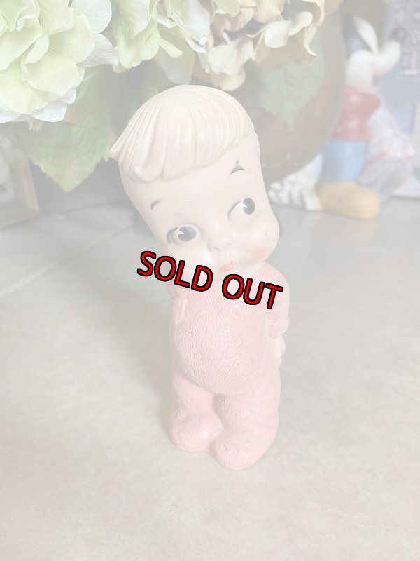 画像1: Pink Cloth Girl Dreamland Vinyl Squeak Doll / ドリームランド　ピンクの洋服　おしり出してる女の子　ソフビ、ラバードール　 (1)