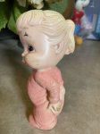 画像2: Pink Cloth Girl Dreamland Vinyl Squeak Doll / ドリームランド　ピンクの洋服　おしり出してる女の子　ソフビ、ラバードール　 (2)