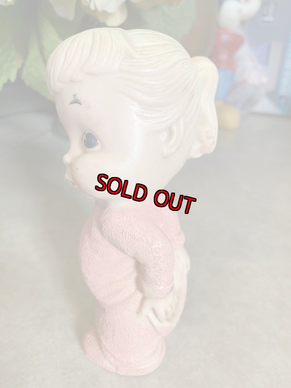 画像2: Pink Cloth Girl Dreamland Vinyl Squeak Doll / ドリームランド　ピンクの洋服　おしり出してる女の子　ソフビ、ラバードール　 (2)