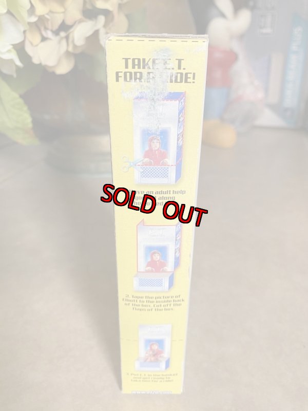 画像3: Kraft Macaroni Cheese ET Figure  With Box / 箱入り クラフト社のマカロニチーズ、おまけETフィギュア　ドール　2002年 (3)