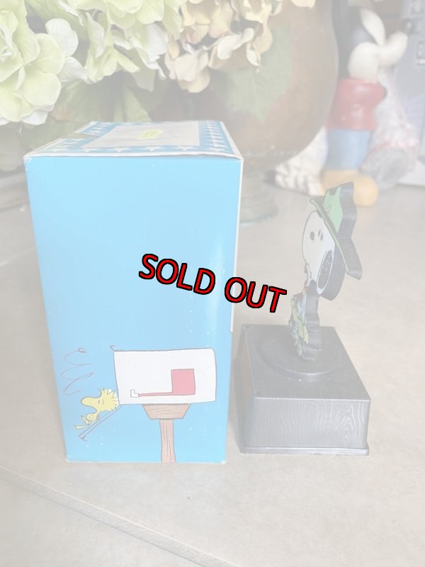 画像2:  Soopy Aviva Trophy What Did IDo With Box / 箱入り スヌーピー　トロフィー　 (2)