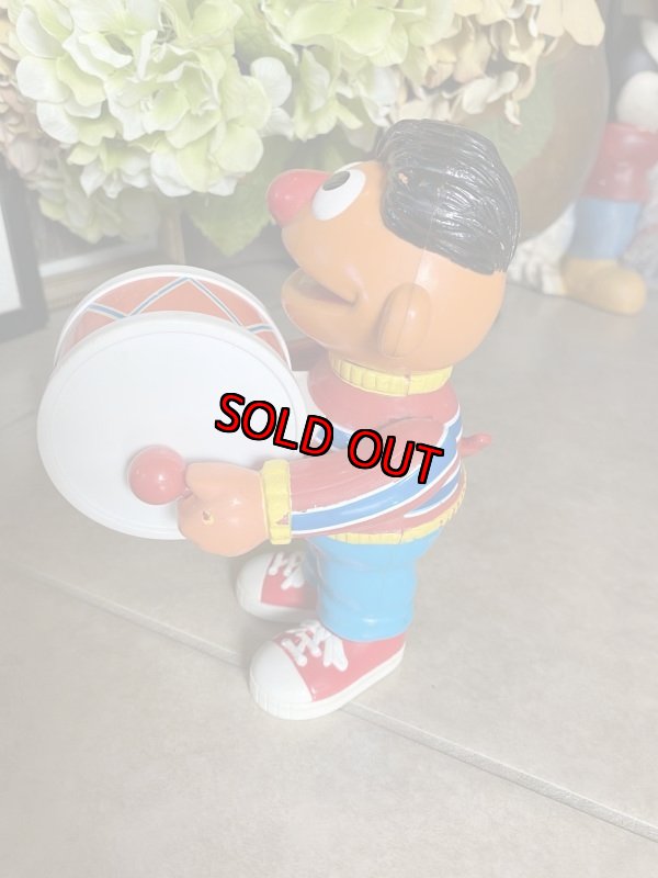 画像2: Sesame Street Ernie drum illco  Doll / セサミストリート　アーニー　ドラム　ドール　Illco社 (2)