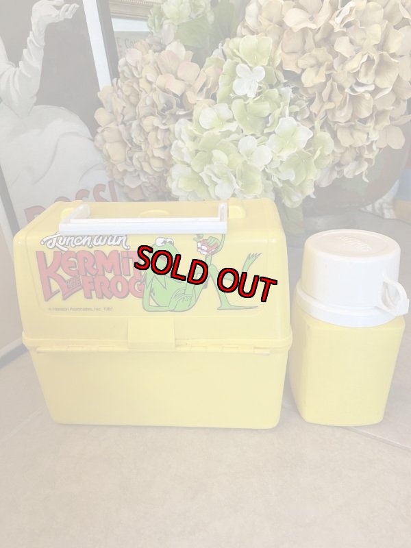 画像5: Kermit Muppet Plastic Yellow Lunch Box With Thermos / カーミット、マペットのプラスチック製　ランチボックス 水筒付き、60年代 (5)