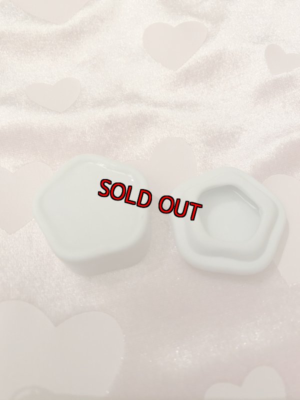 画像3: Hanna 　Barbera Flintstones Betty Ceramic Pill Case  / フリントストーン　ベティ陶器製ピルケース (3)