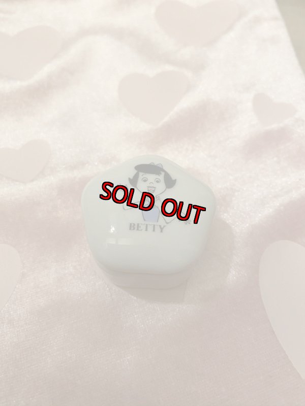 画像2: Hanna 　Barbera Flintstones Betty Ceramic Pill Case  / フリントストーン　ベティ陶器製ピルケース (2)