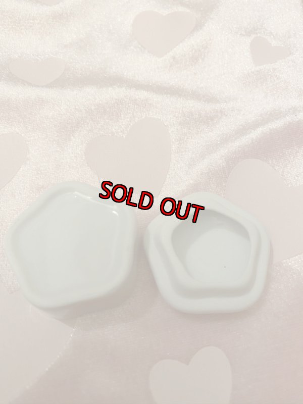 画像3: Hanna 　Barbera Flintstones Wilma Ceramic Pill Case  / フリントストーン　ウィルマ陶器製ピルケース (3)