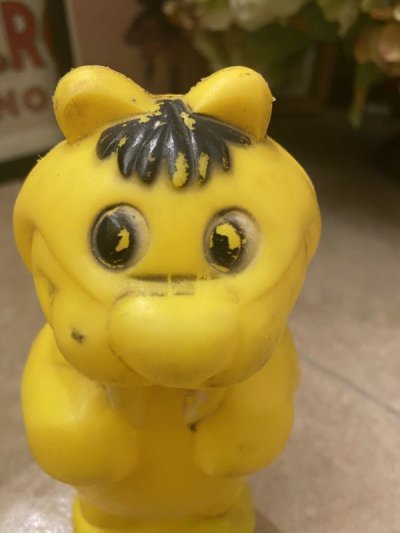 画像1: Hanna Barbera Flintstones Baby Puss Yellow Plastic Doll /フリントストーン　ベイビーパス　イエロー　プラスチック製　ドール　1960‘s
