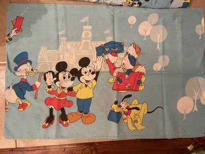 画像1: Disney Mickey Mouse Box sheet & Pillowcase Set / ディズニーのミッキーマウス　ディズニーランド柄　ボックスシーツとピローケース　セット1971年