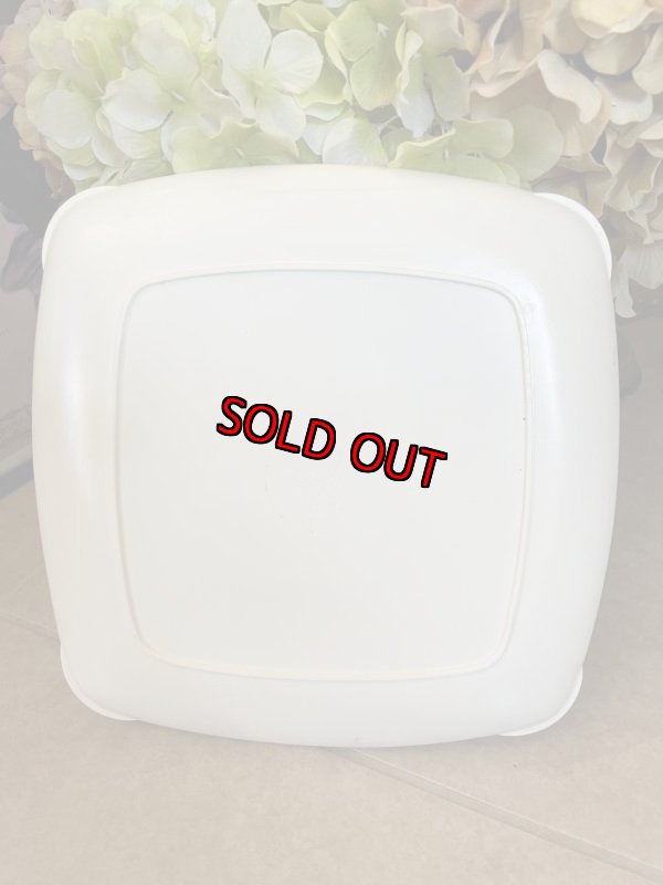 画像2: Hanna Barbera Flintstones Denny’s plastic plate Putting Cat Out　1989 / フリントストーンズ、デニーズ　プラスチック製プレート　プッティング　キャット　アウト (2)