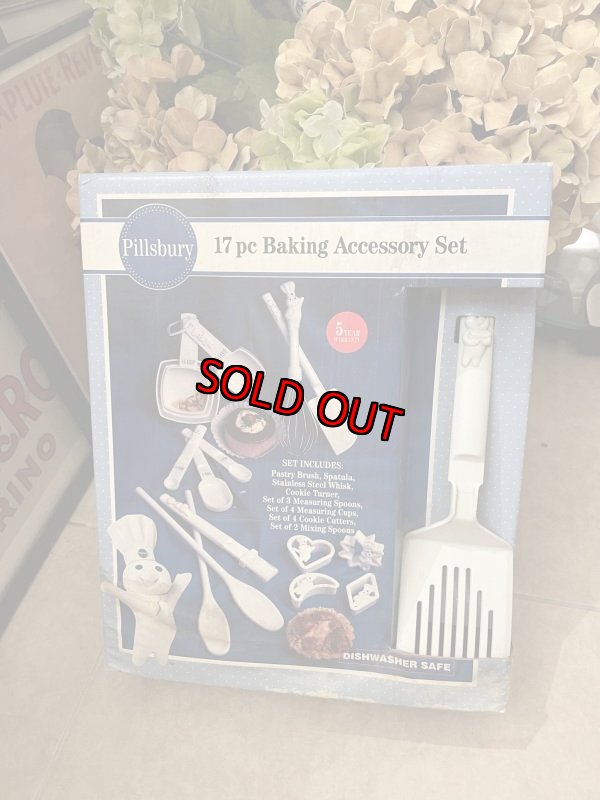 画像1: Pillsbury Dough Boy kitchen Bake Tool  box 17 pieces  set  1993 / ピルズベリー　ドゥボーイ　箱入りキッチンツール　17点セット (1)