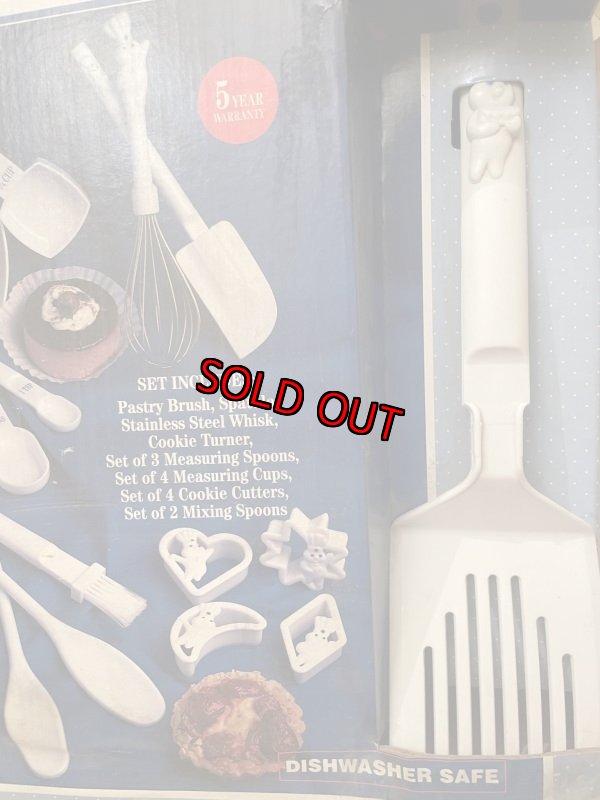 画像2: Pillsbury Dough Boy kitchen Bake Tool  box 17 pieces  set  1993 / ピルズベリー　ドゥボーイ　箱入りキッチンツール　17点セット (2)