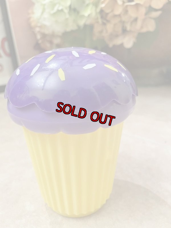 画像3: Denny’s restaurant plastic purple cupcake  drink cup  / デニーズ プラスチック製 カップケーキ パープルxイエロー (3)