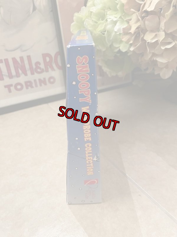 画像2: Peanuts Snoopy Wardrobe  Night Shirts Clothes with box (A) / ピーナッツ、スヌーピー 箱入り着せ替え洋服 (2)