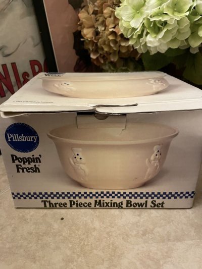 画像2: Pillsbury Dough Boy Mixing Bowl Ceramic 3 pieces set 1989  / ピルズベリー　ドゥボーイ　陶器製ミキシングボール3点セット