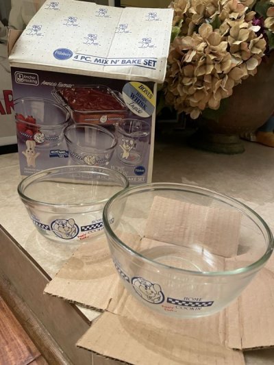 画像1: Anchor Hocking  Pillsbury Dough Boy kitchen Glass Bake 4 pieces set  / ピルズベリー　ドゥボーイ　箱入りガラス製ベイク4点セット