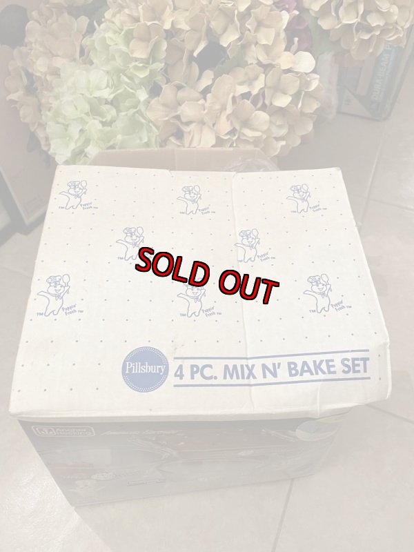 画像15: Anchor Hocking  Pillsbury Dough Boy kitchen Glass Bake 4 pieces set  / ピルズベリー　ドゥボーイ　箱入りガラス製ベイク4点セット (15)