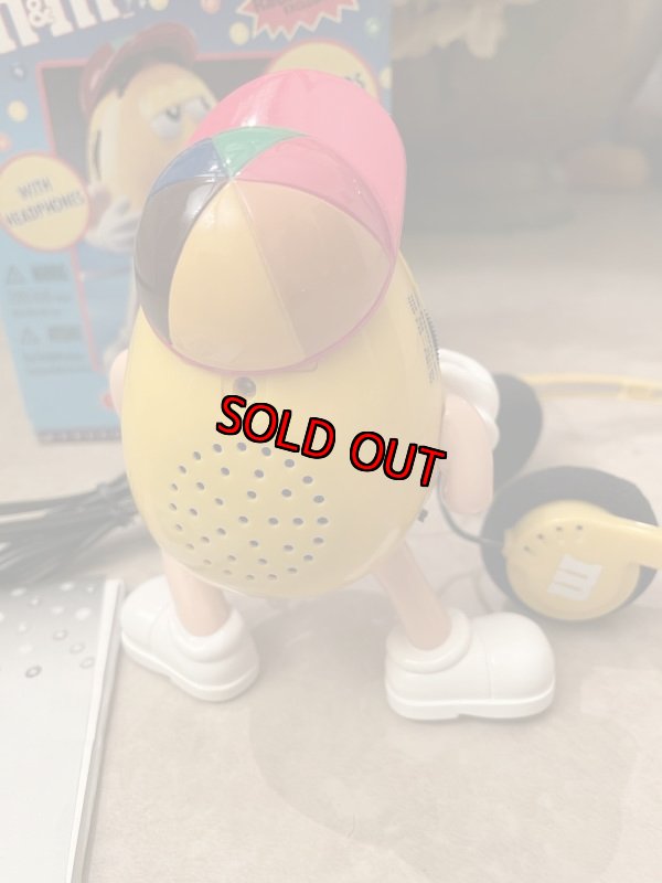 画像4: M&Ms Yellow Plastic Radio With Box  / エムアンドエム 黄色のプラスチック製 箱入りラジオとヘッドホン (4)