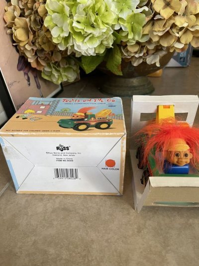 画像2: Trolls on the go with box /  トロール 箱入りプラスチック製カー
