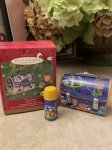 画像1: Hanna Barbera Jetsons lunchbox ornament with box Hallmark 2001  / ハンナバーベラ ジェットソン　ミニランチボックス　箱入りオーナメント (1)