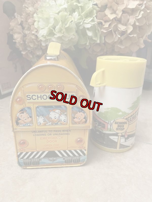 画像4: Disney Mickey Mouse  Tin School Bus Lunch Box With Thermos / ミッキーマウスのティン製　スクールバス　ランチボックス 水筒付き、60年代 (4)