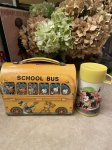 画像3: Disney Mickey Mouse  Tin School Bus Lunch Box With Thermos / ミッキーマウスのティン製　スクールバス　ランチボックス 水筒付き、60年代 (3)