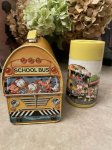画像2: Disney Mickey Mouse  Tin School Bus Lunch Box With Thermos / ミッキーマウスのティン製　スクールバス　ランチボックス 水筒付き、60年代 (2)