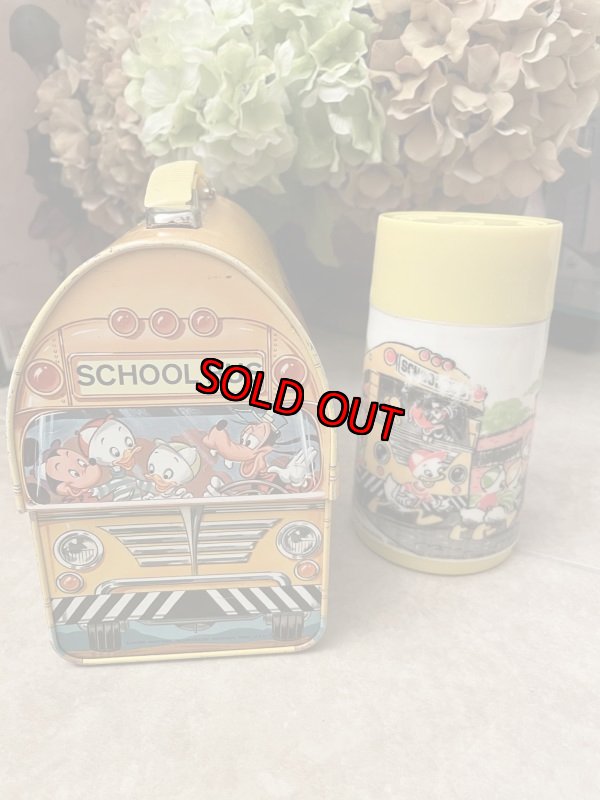 画像2: Disney Mickey Mouse  Tin School Bus Lunch Box With Thermos / ミッキーマウスのティン製　スクールバス　ランチボックス 水筒付き、60年代 (2)