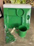 画像1: Green Giant little sprout  Dinner Ware Set With Box 1991 /  グリーンジャイアント　リトルスプラウト　プラスチック製　箱入りディナーウェア　セット (1)