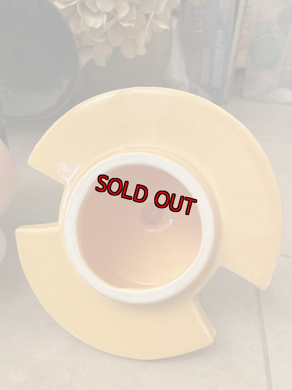 画像10: Disney Mickey Mouse Yellow Hat Ceramic Cookie Jar  / ディズニーのミッキーマウスのイエローハット　陶器製　クッキージャー　 (10)