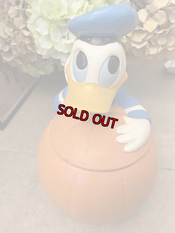 画像1: Disney Donald Duck  With Pumpkin Ceramic Cookie Jar  / ディズニーのドナルドダック　パンプキン　陶器製　クッキージャー (1)