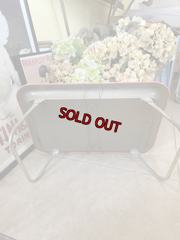 画像4: Looney Tunes Bugs Bunny Tin  TV Tray Stand / ルーニーチューンズ バッグズバニー アルミ製 TVスタンドテレビトレイ (4)