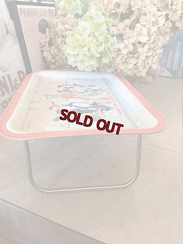 画像2: Looney Tunes Bugs Bunny Tin  TV Tray Stand / ルーニーチューンズ バッグズバニー アルミ製 TVスタンドテレビトレイ (2)
