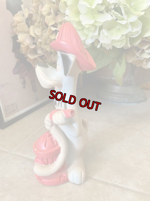 画像2: Huckleberry Hound  Fire Fighter Dell Vinyl Rubber Doll  / ハックルベリーハウンド ハンナバーベラ 消防士 デル社 ソフビドール60年代 (2)