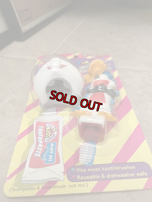 画像5:  Looney Tunes Bugs Bunny &  Duffy Duck toothpaste grippers / ルーニーチューンズ　バッグズバニー&ダフィ•ダックの歯磨き粉キャップ (5)