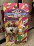 画像1: Looney Tunes Bugs Bunny & Tasmanian Devil toothpaste grippers   / ルーニーチューンズ　バッグズバニー&タスマニアンデビルの歯磨き粉キャップ (1)