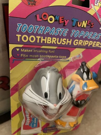画像1:  Looney Tunes Bugs Bunny &  Duffy Duck toothpaste grippers / ルーニーチューンズ　バッグズバニー&ダフィ•ダックの歯磨き粉キャップ