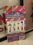 画像3:  Looney Tunes Bugs Bunny &  Duffy Duck toothpaste grippers / ルーニーチューンズ　バッグズバニー&ダフィ•ダックの歯磨き粉キャップ (3)